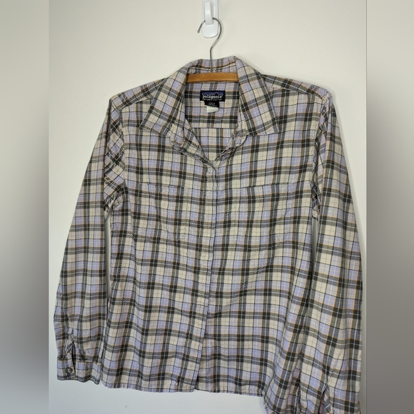 Patagonia women's organic cotton button down violet plaid size M - Picture 1 of 7